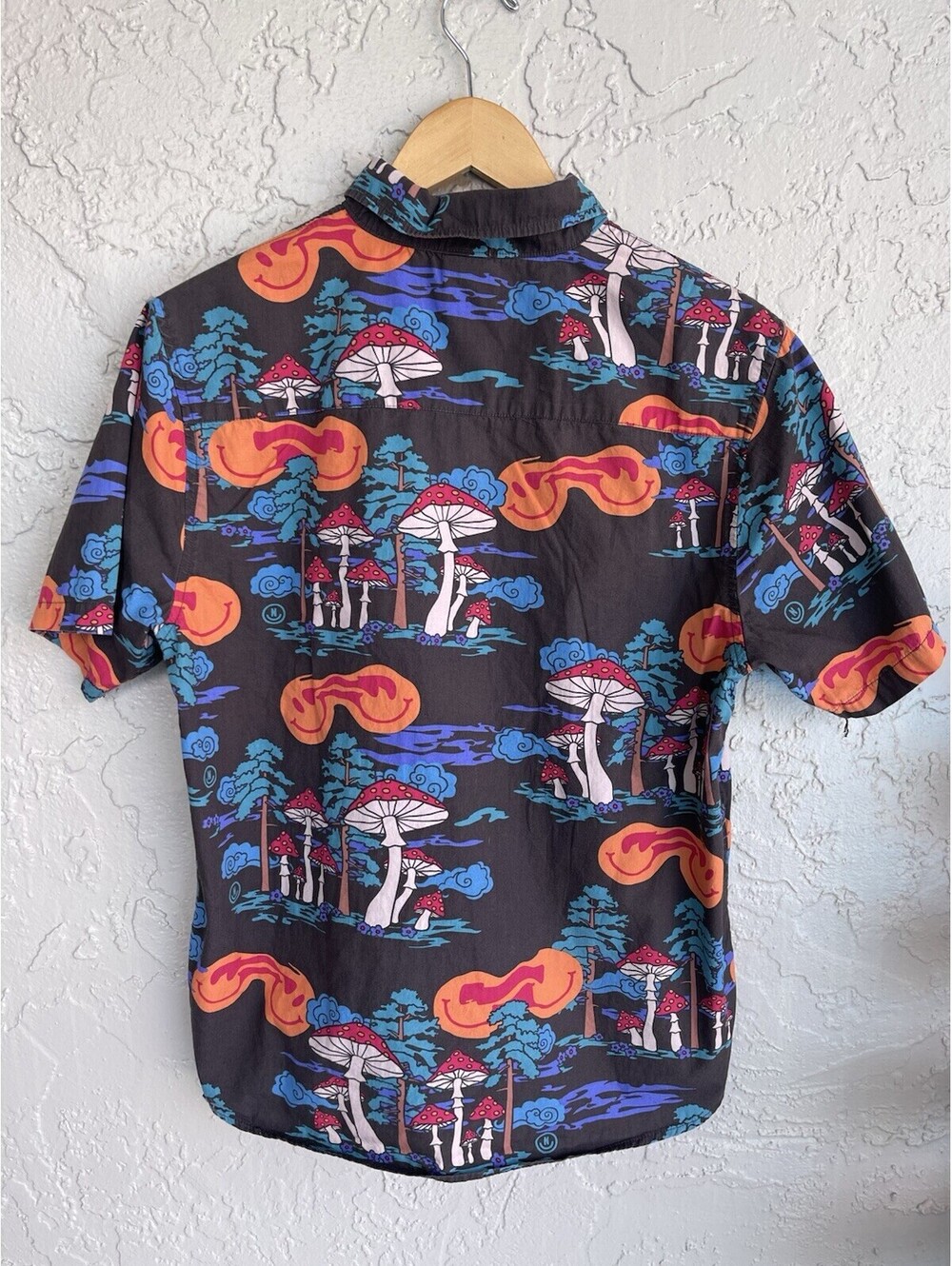 NEFF Button Down Shirt Mens Medium Mushroom Psychedelic Trippy Hippy Multicolor